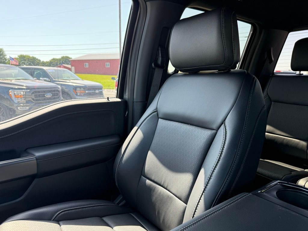 2025 Ford F-150 Lariat photo 28