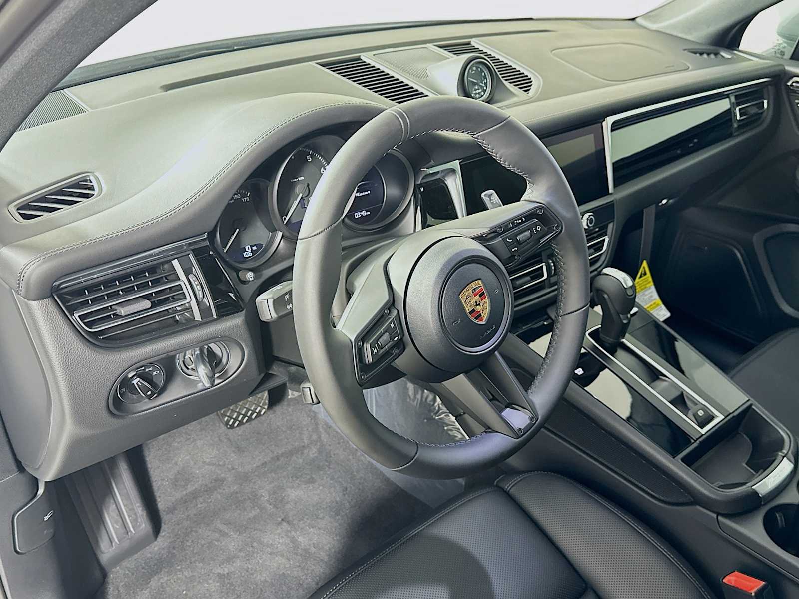 2026 Porsche Macan T photo 4
