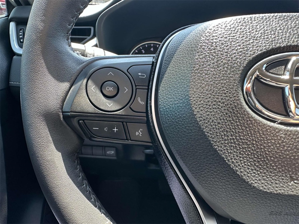 2021 Toyota RAV4 XLE Premium photo 12
