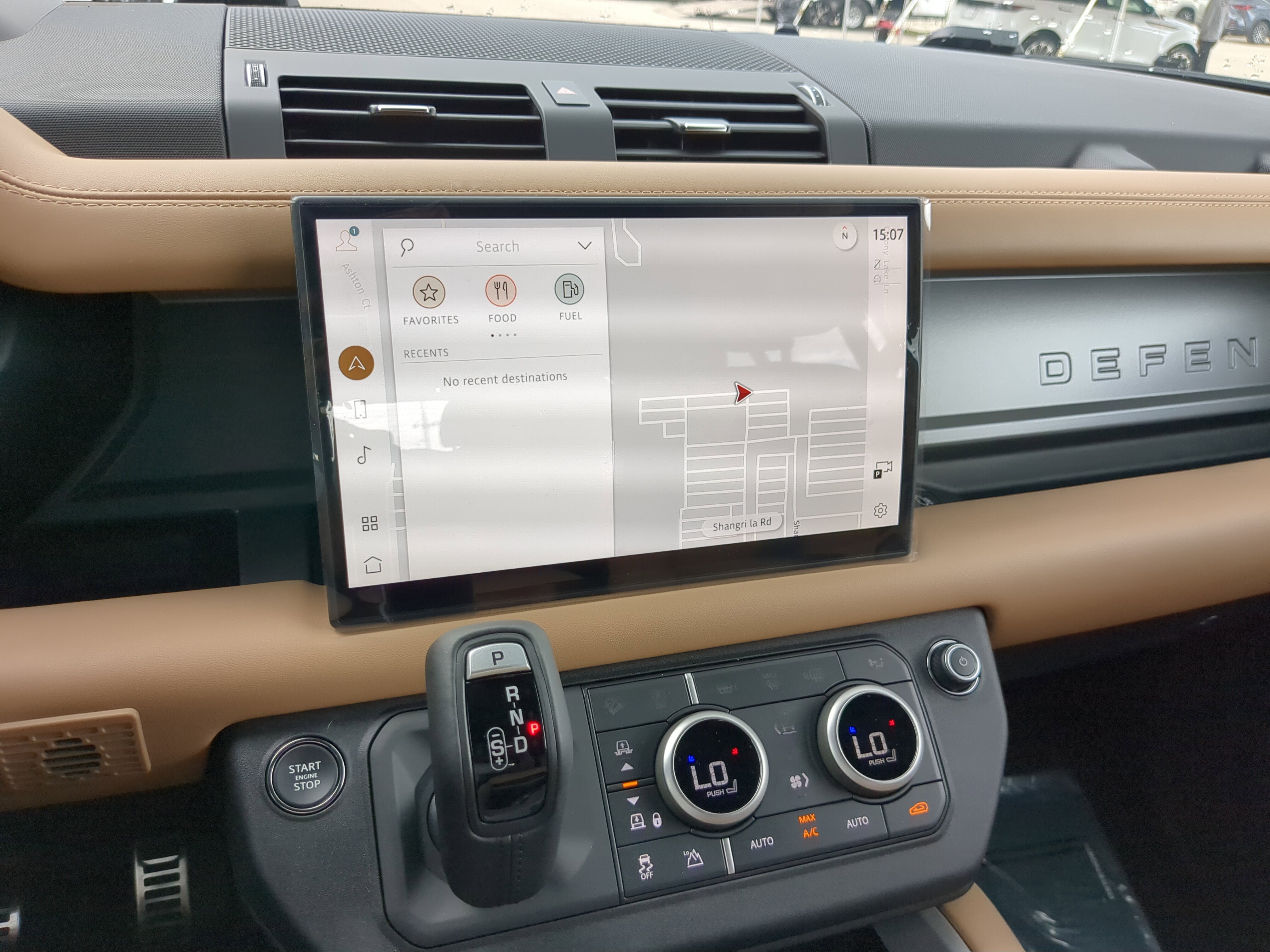 2025 Land Rover Defender 130 V8 photo 5