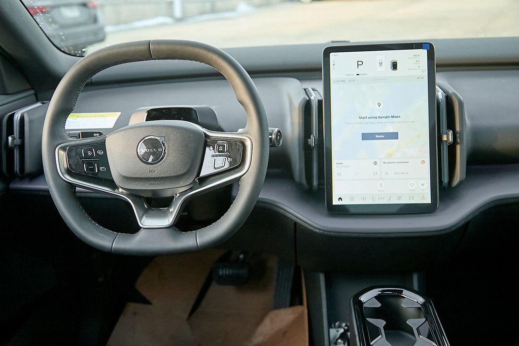 2026 VOLVO EX30 - Image 21