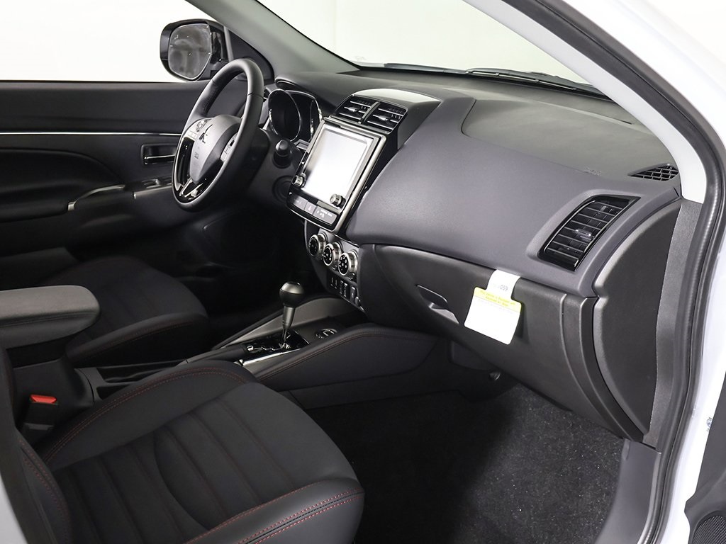2025 Mitsubishi Outlander Sport ES SE LE photo 18