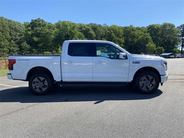 2025 Ford F-150 Lightning photo 2