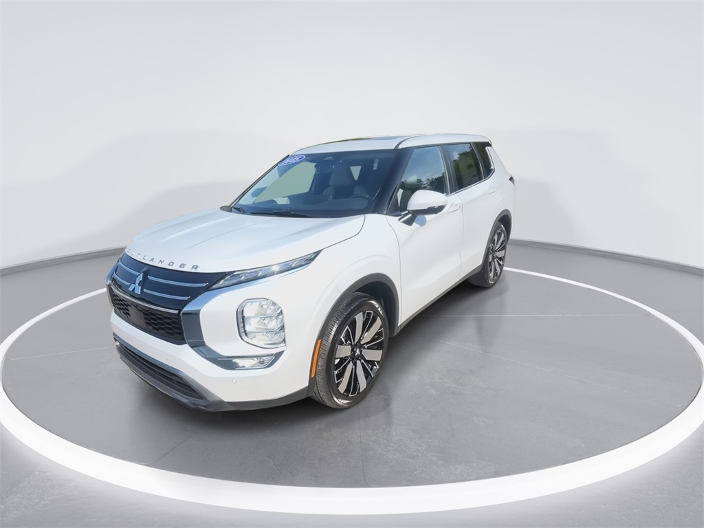 2025 Mitsubishi Outlander SE photo 4