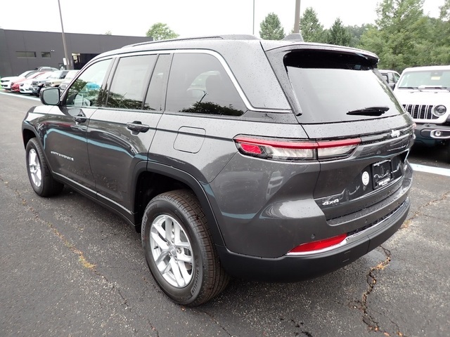 2025 Jeep Grand Cherokee Laredo X photo 2