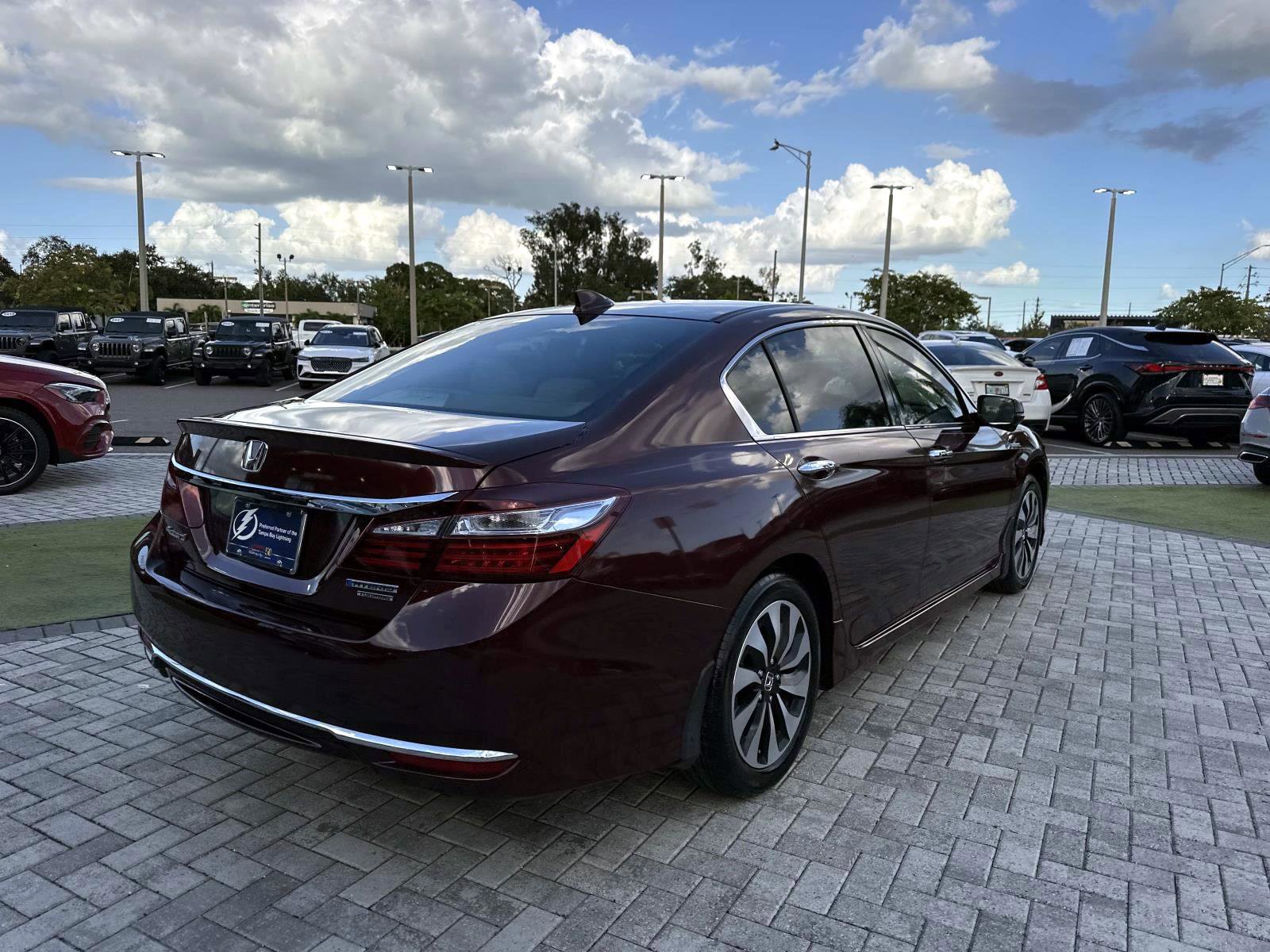 2017 Honda Accord Hybrid Touring photo 3
