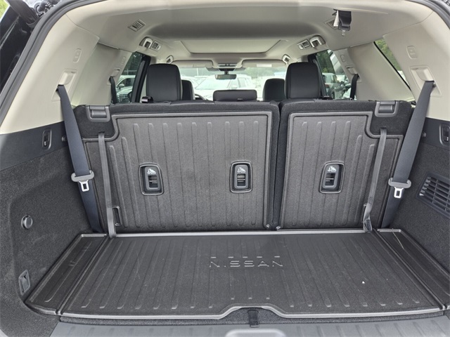 2025 Nissan Pathfinder Platinum photo 12