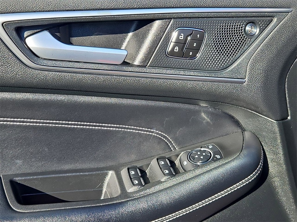 2023 Ford Edge Titanium photo 9