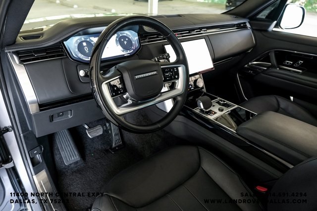 2023 Land Rover Range Rover SE photo 2