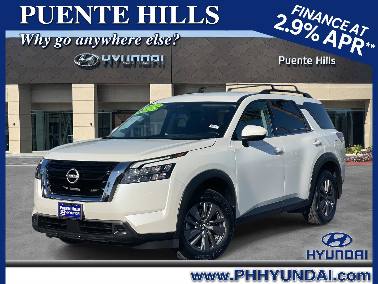 2024 Nissan Pathfinder SV's photo