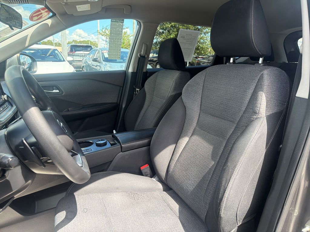 2021 Nissan Rogue SV photo 16