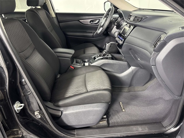2019 Nissan Rogue SV photo 6