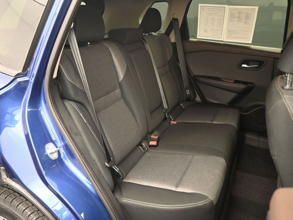 2022 Nissan Rogue SV photo 43