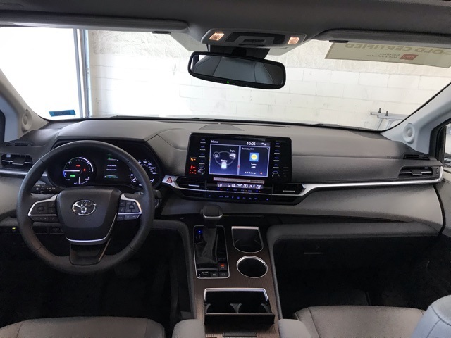 2024 Toyota Sienna XLE photo 16