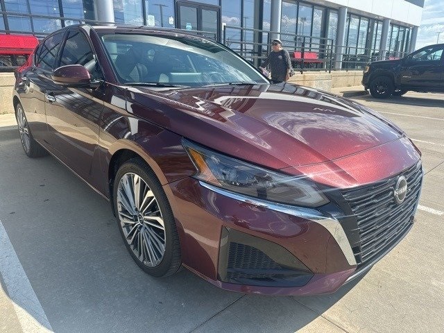 2023 Nissan Altima SL's photo