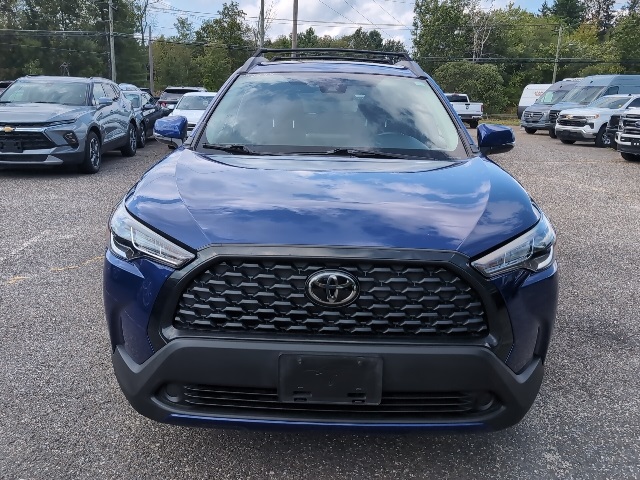 2022 Toyota Corolla Cross LE photo 3