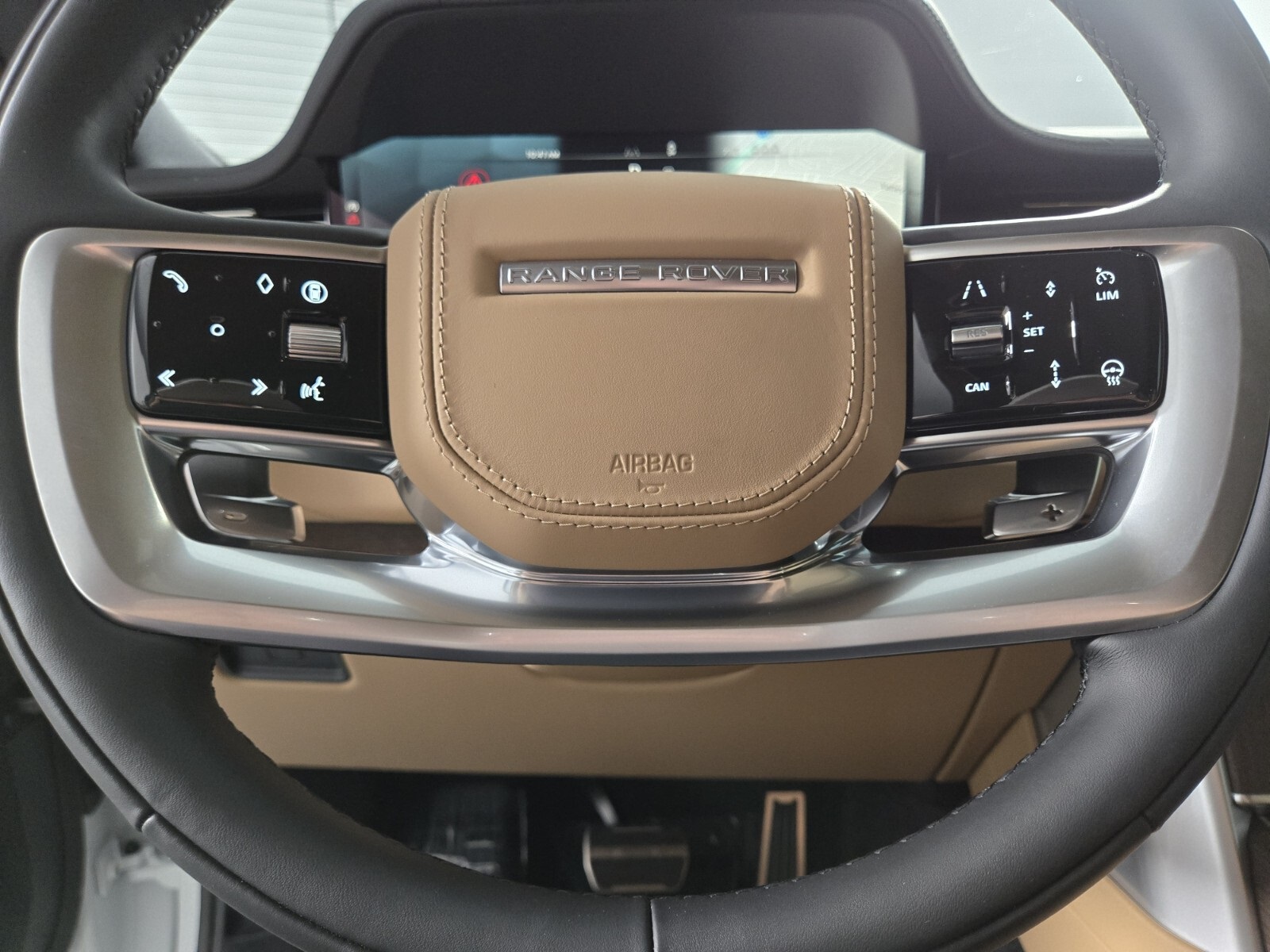 2025 Land Rover Range Rover SE photo 24