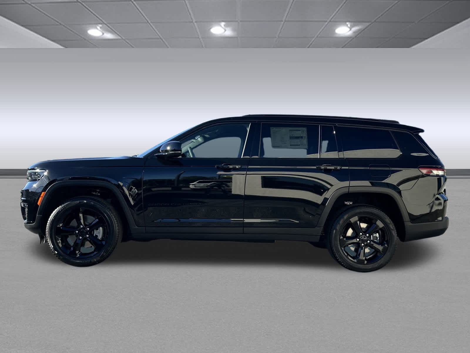 2025 Jeep Grand Cherokee Limited photo 3