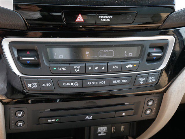 2016 Honda Pilot Elite photo 21