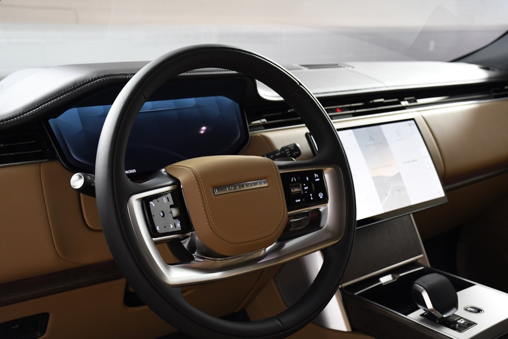 2025 Land Rover Range Rover SE photo 13