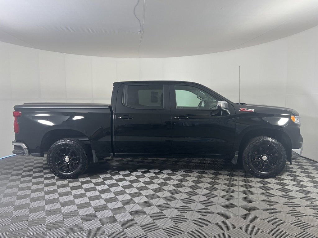 2025 Chevrolet Silverado 1500 LT photo 21