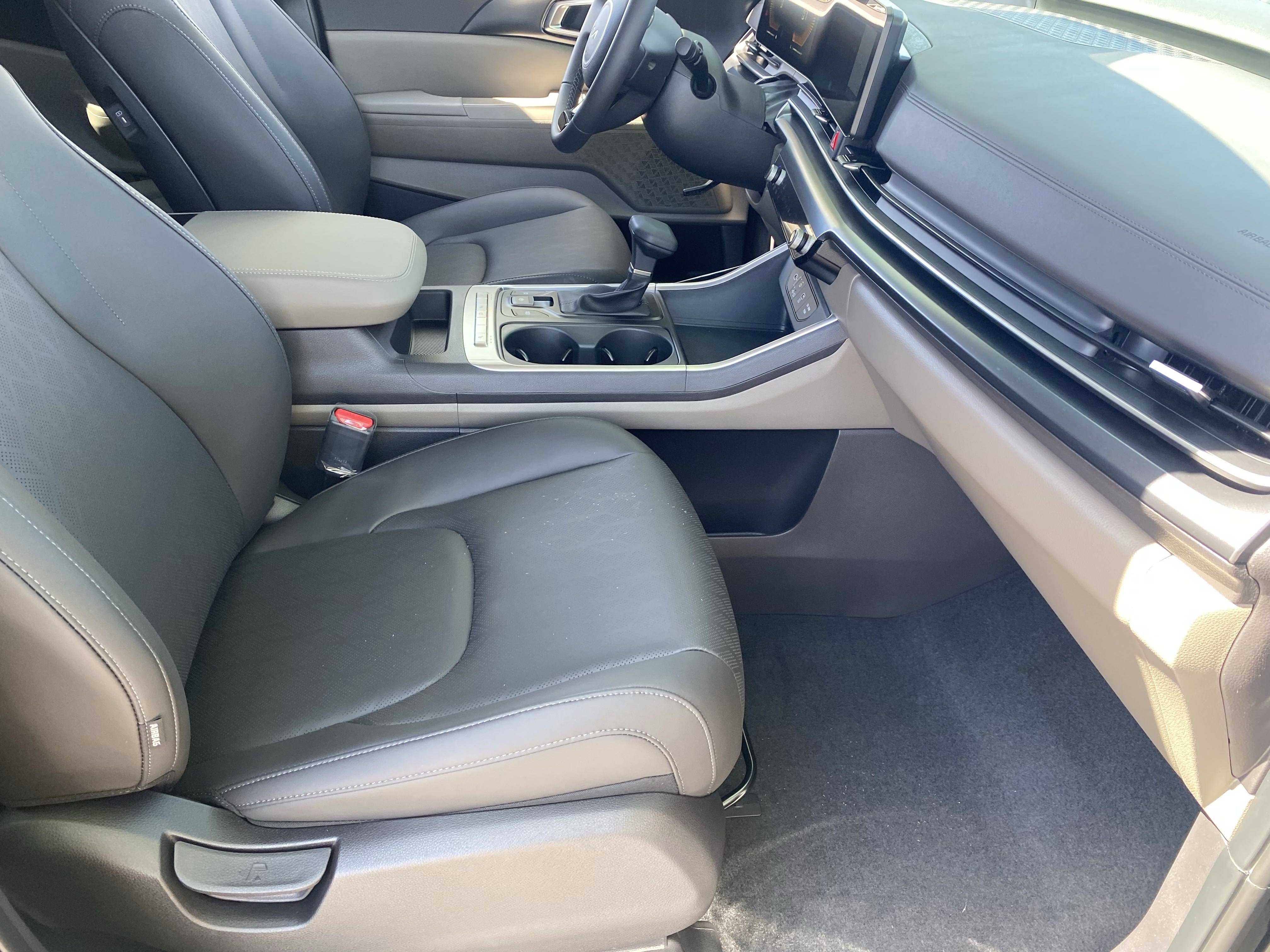 2026 Kia Carnival LXS photo 2