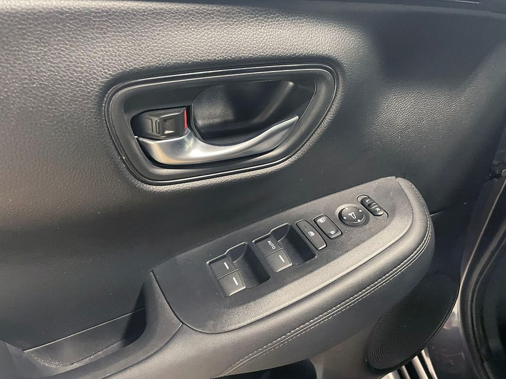 2023 Honda HR-V LX photo 4