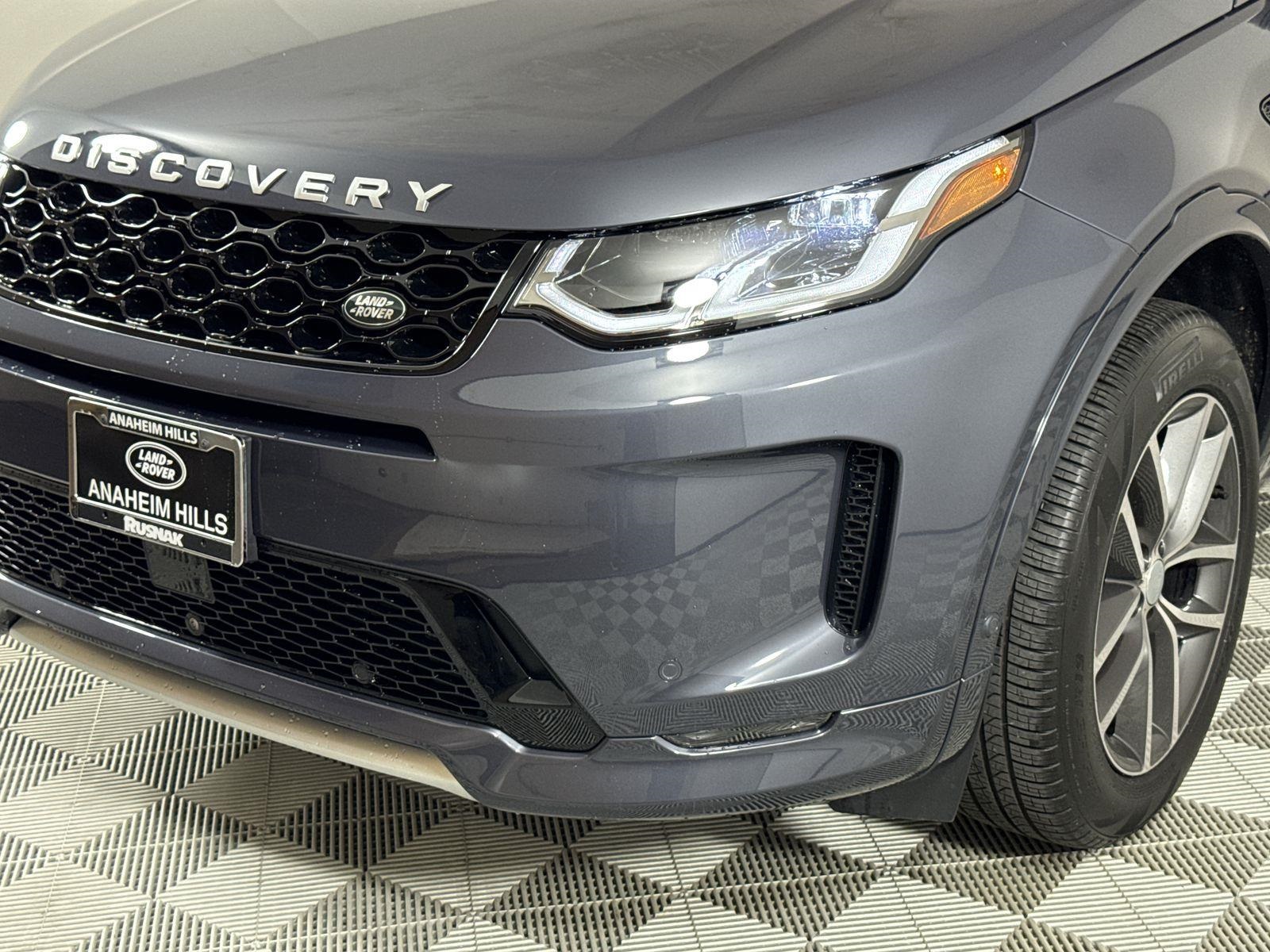 2025 Land Rover Discovery Sport S photo 9