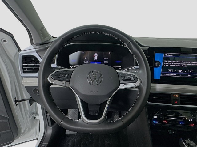 2025 Volkswagen Taos SE photo 3