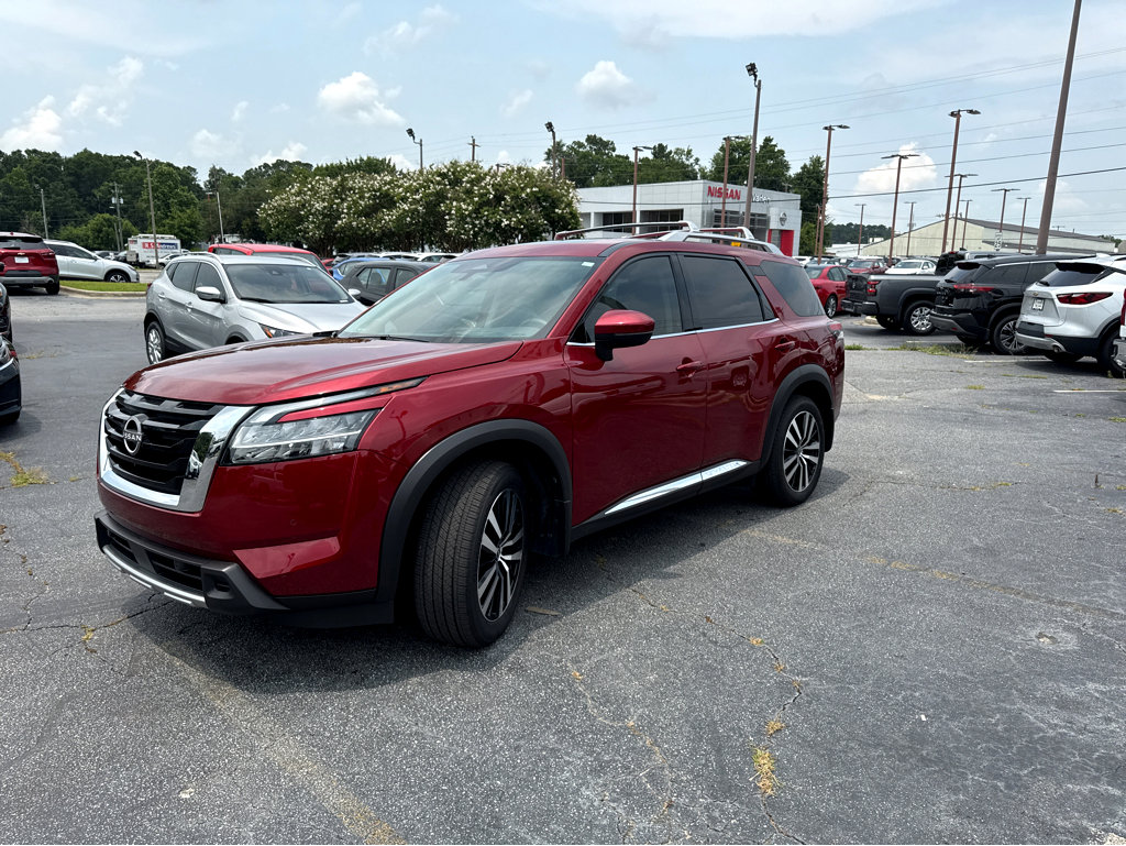 2024 Nissan Pathfinder Platinum photo 3