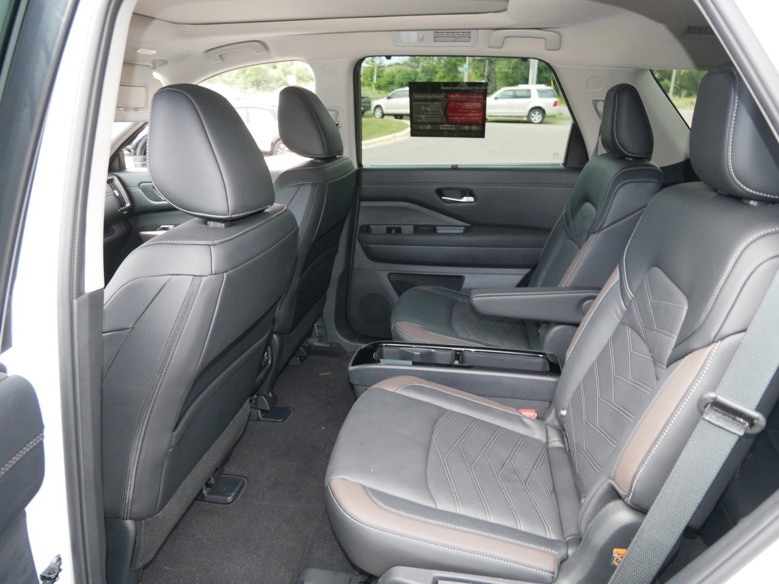 2025 Nissan Pathfinder Platinum photo 10