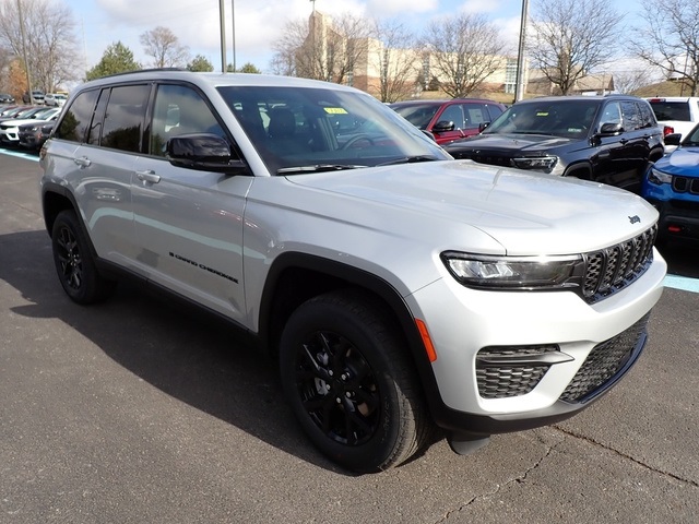 2025 Jeep Grand Cherokee Altitude photo 5