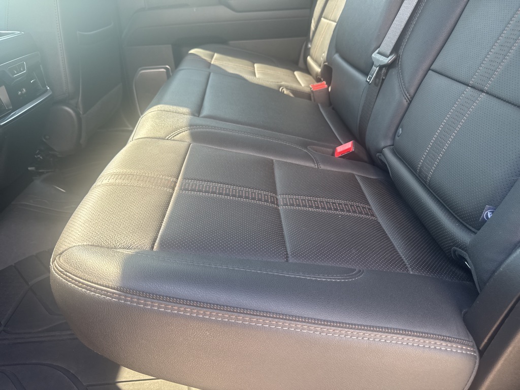 2024 Chevrolet Silverado 1500 High Country photo 14