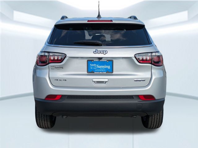 2025 Jeep Compass Latitude photo 4