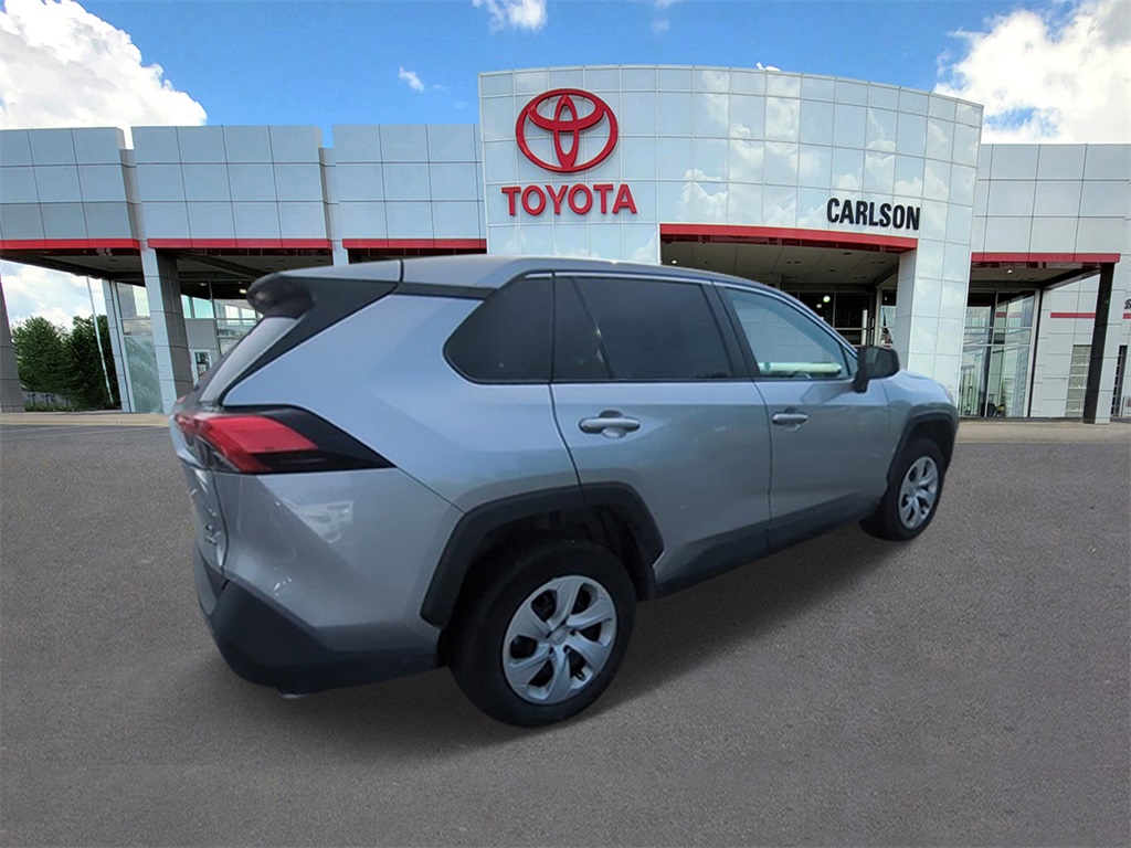 2024 Toyota RAV4 LE photo 3