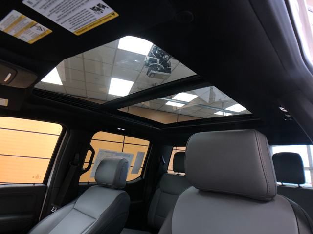 2025 Ford F-150 Lightning Lariat photo 22