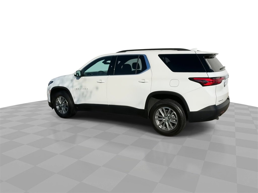 2023 Chevrolet Traverse Cloth photo 2