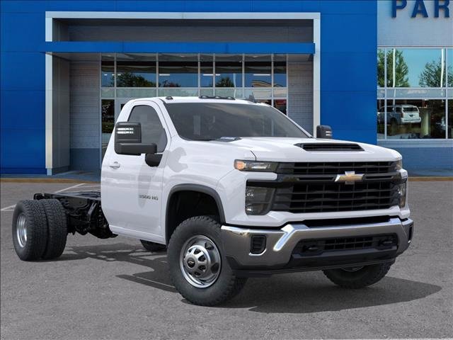 2025 Chevrolet Silverado 3500HD Work Truck photo 3