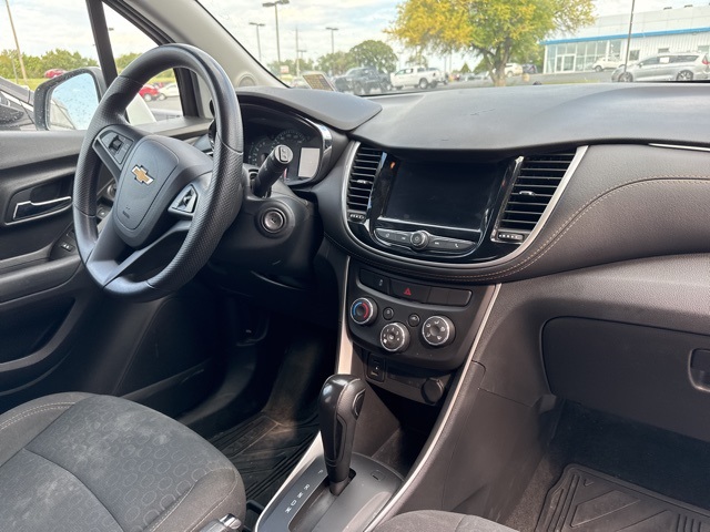 2021 Chevrolet Trax LS photo 4