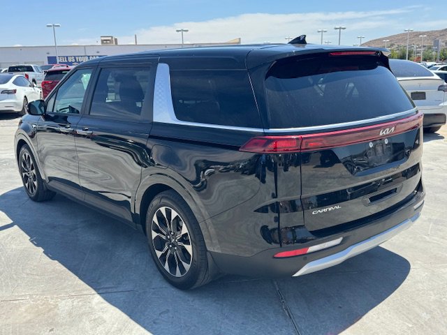 2024 Kia Carnival EX photo 3