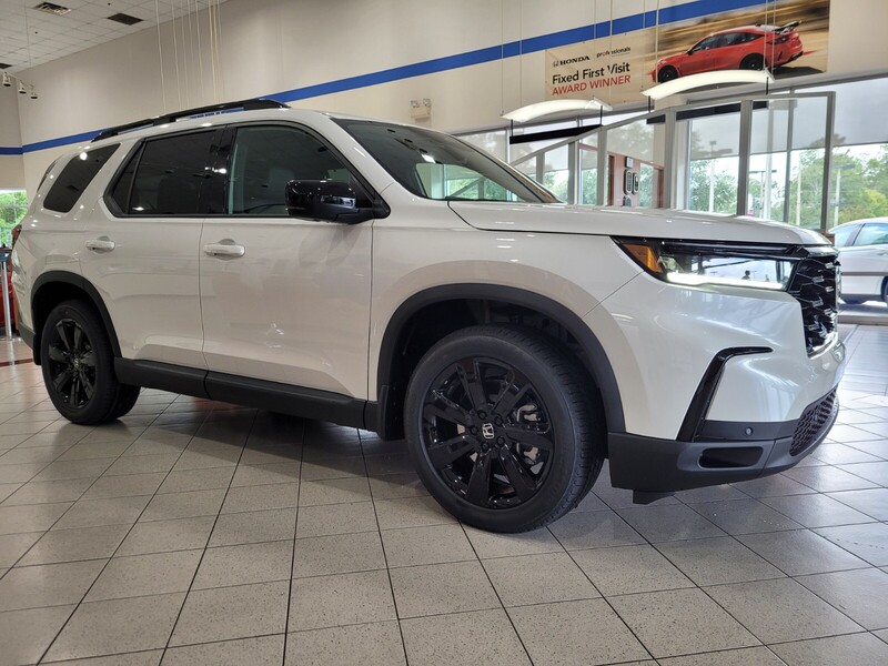 2025 Honda Pilot Black Edition photo 2