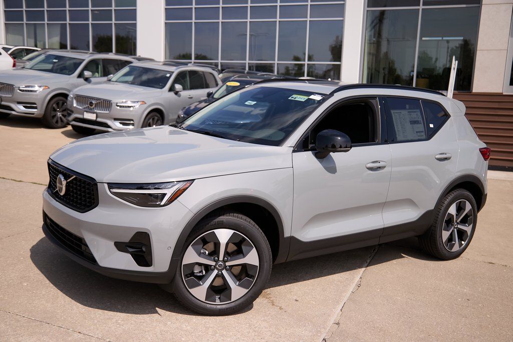 2026 VOLVO XC40 - Image 2