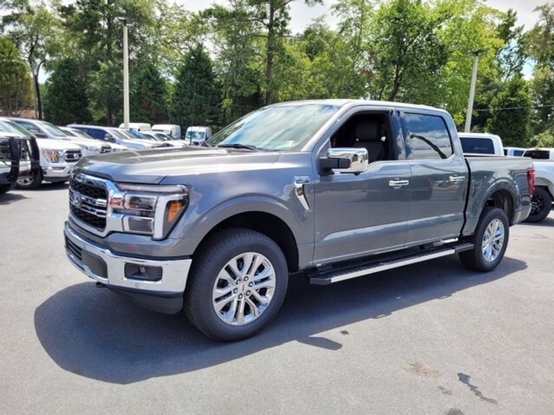 2025 Ford F-150 Lariat photo 3