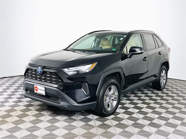 2022 Toyota RAV4 Hybrid XLE photo 3