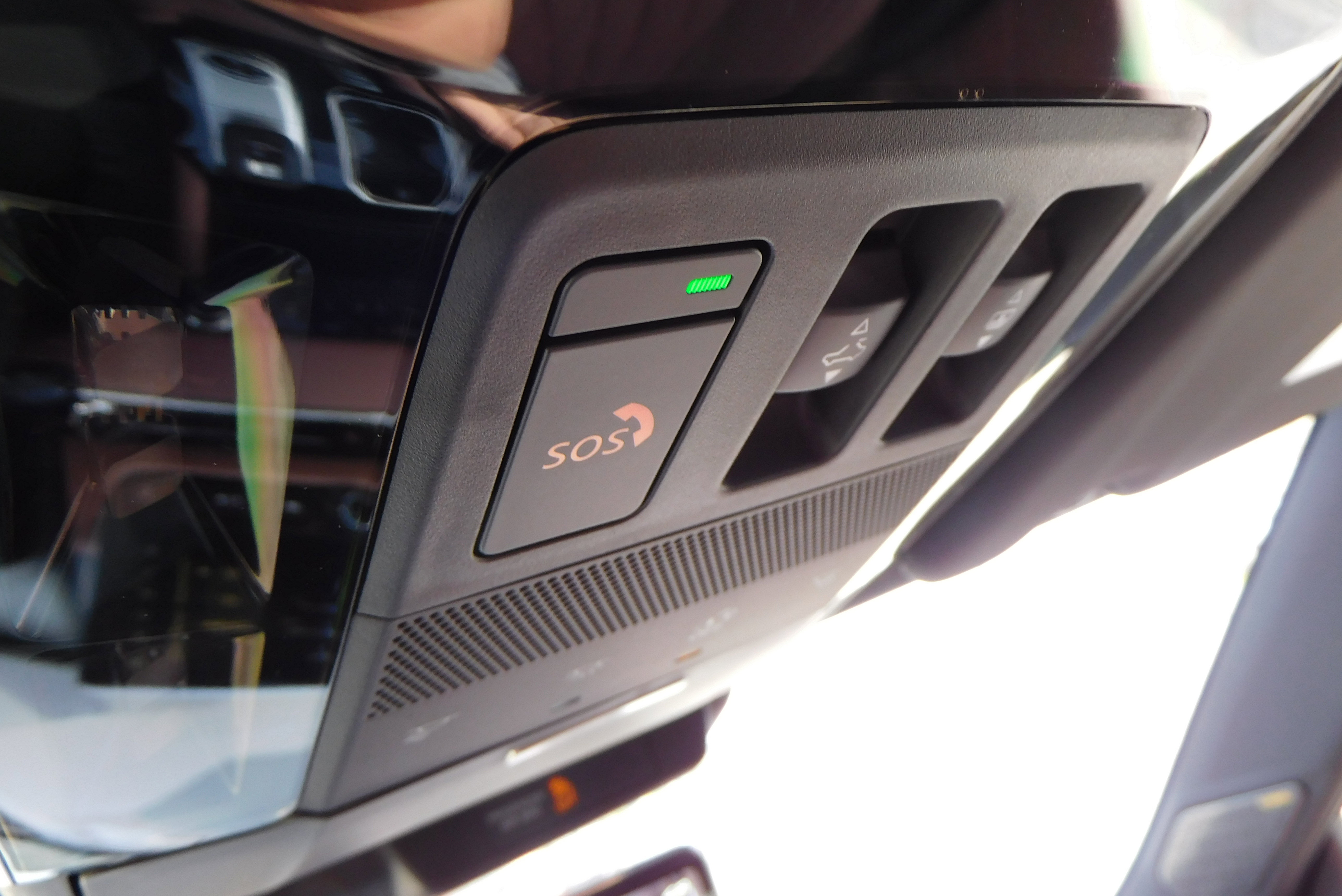 2025 Mitsubishi Outlander SEL photo 2