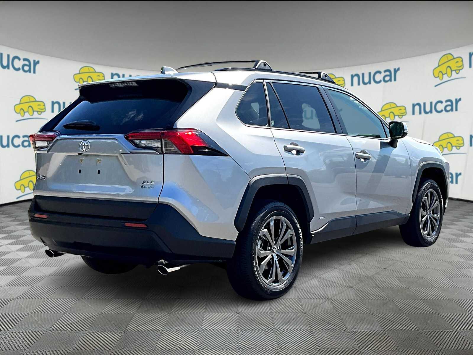2025 Toyota RAV4 Hybrid XLE Premium photo 4
