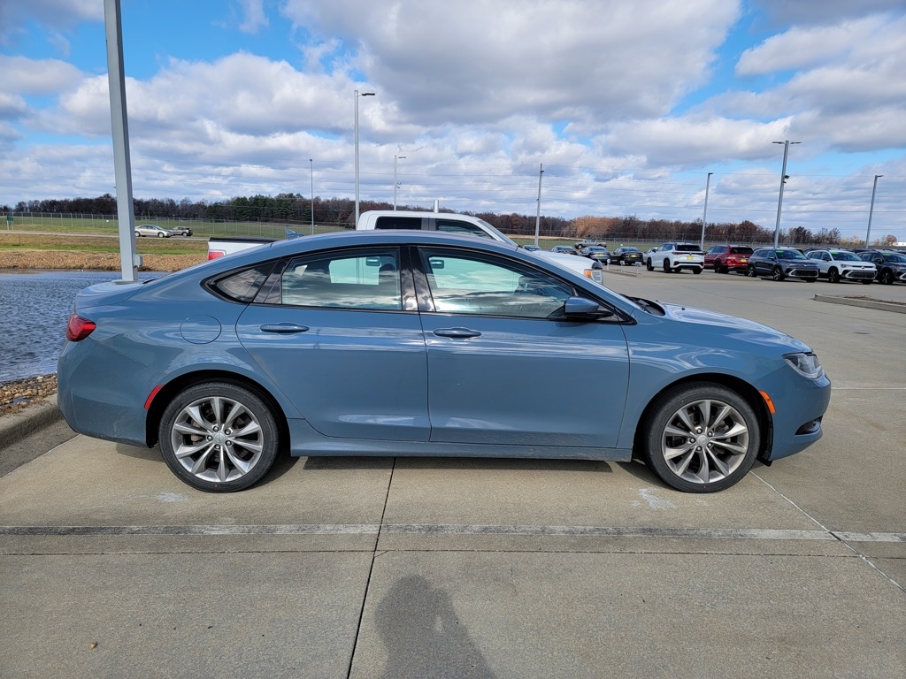 2015 Chrysler 200 S photo 2