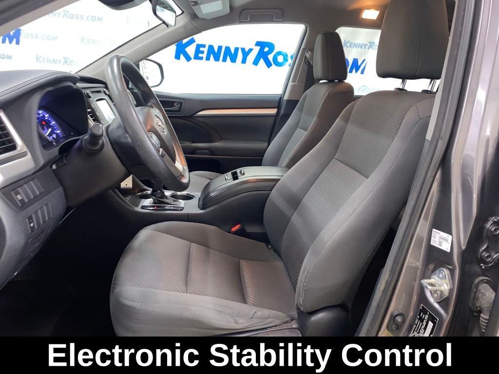 2018 Toyota Highlander LE photo 6
