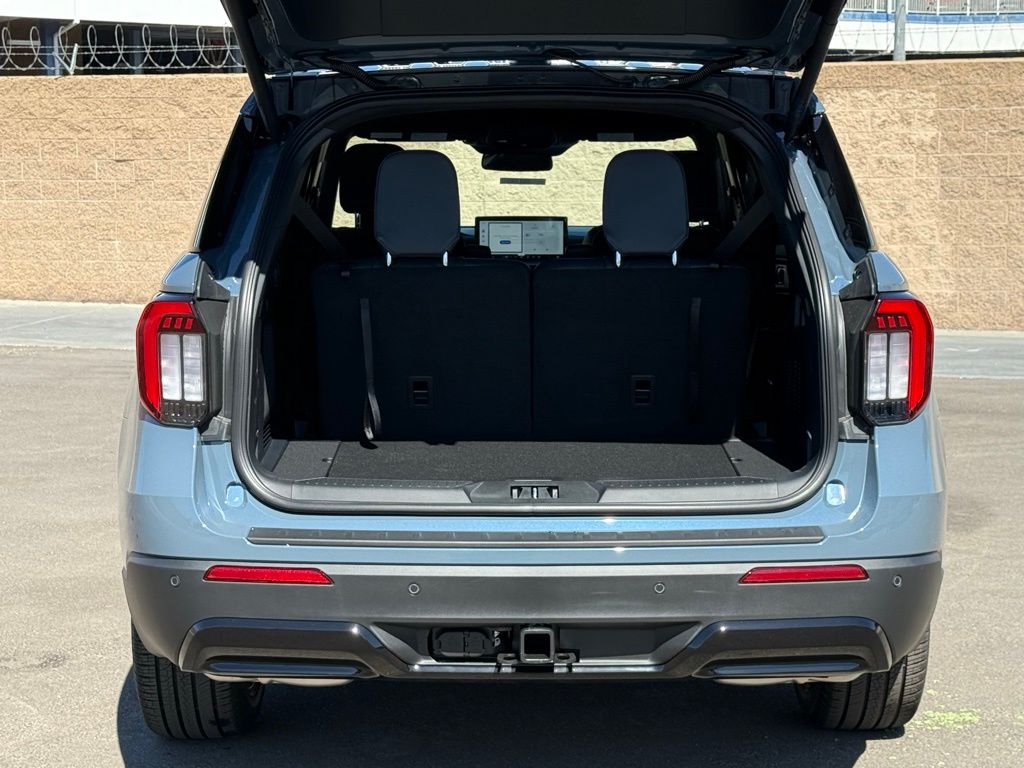 2025 Ford Explorer ST-Line photo 15