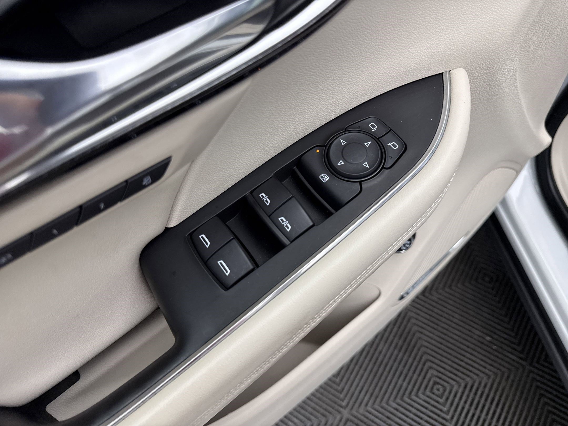 2022 Buick Envision Essence photo 32